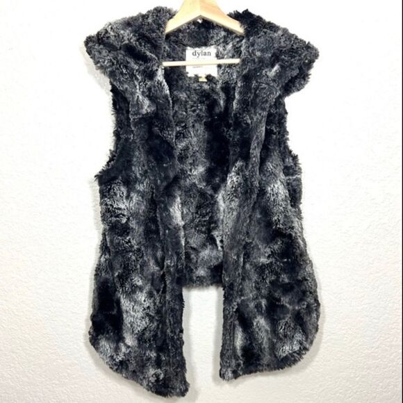 Dylan True Grit Faux Fur Hooded Vest Gray Soft Cozy Warm Size M - Picture 13 of 13